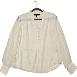 White House Black Market White Classic Blouse with Pleated Design Sz M